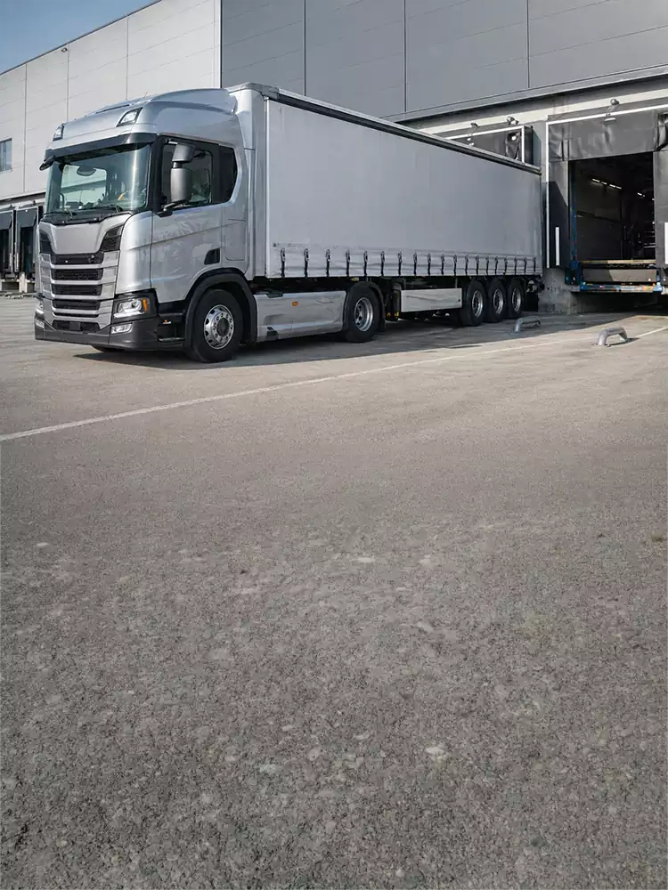 Transport trailer som er klar for faste oppdrag
